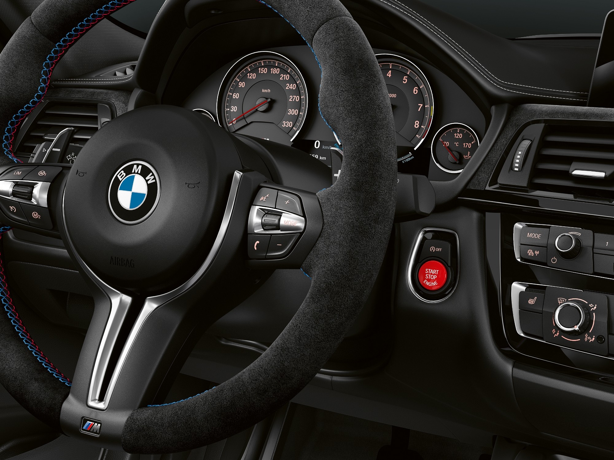 Руль BMW M3 CS с отделкой Alcantara